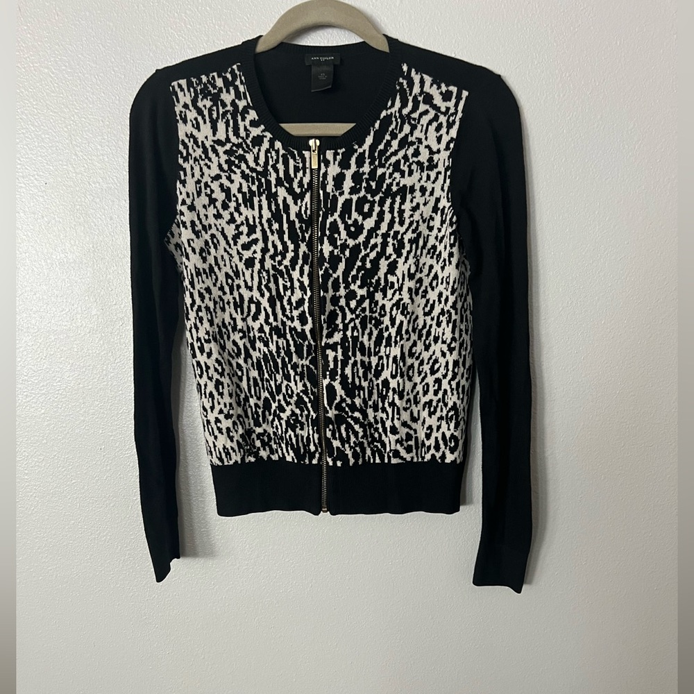 Ann Taylor Factory Leopard Print Zippered Crew Neck Sweater; Size X Small